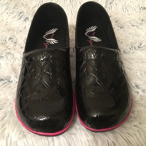 smitten nursing clogs